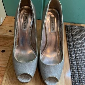 Steve Madden Gold Glittery Heels